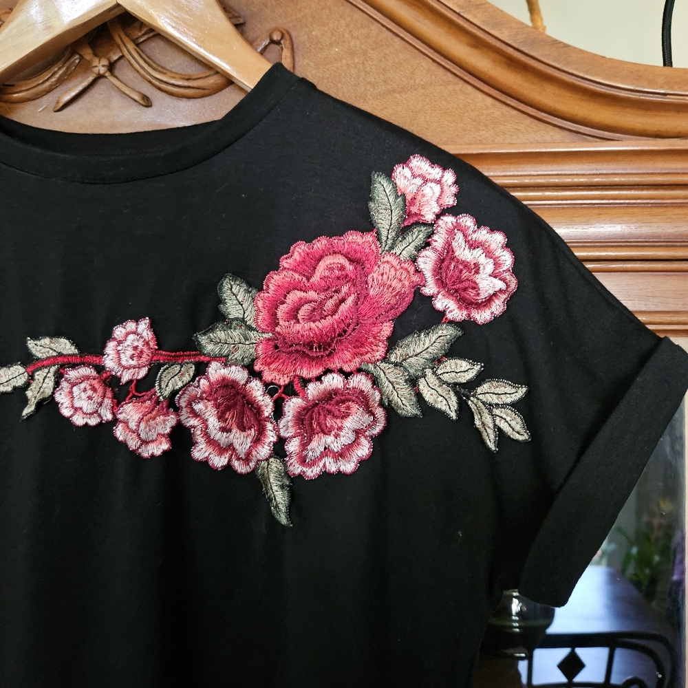 Floral Embroidered Black Shirt W Cuffed Sleeve. Womens Sz Small - Picture 3 of 7